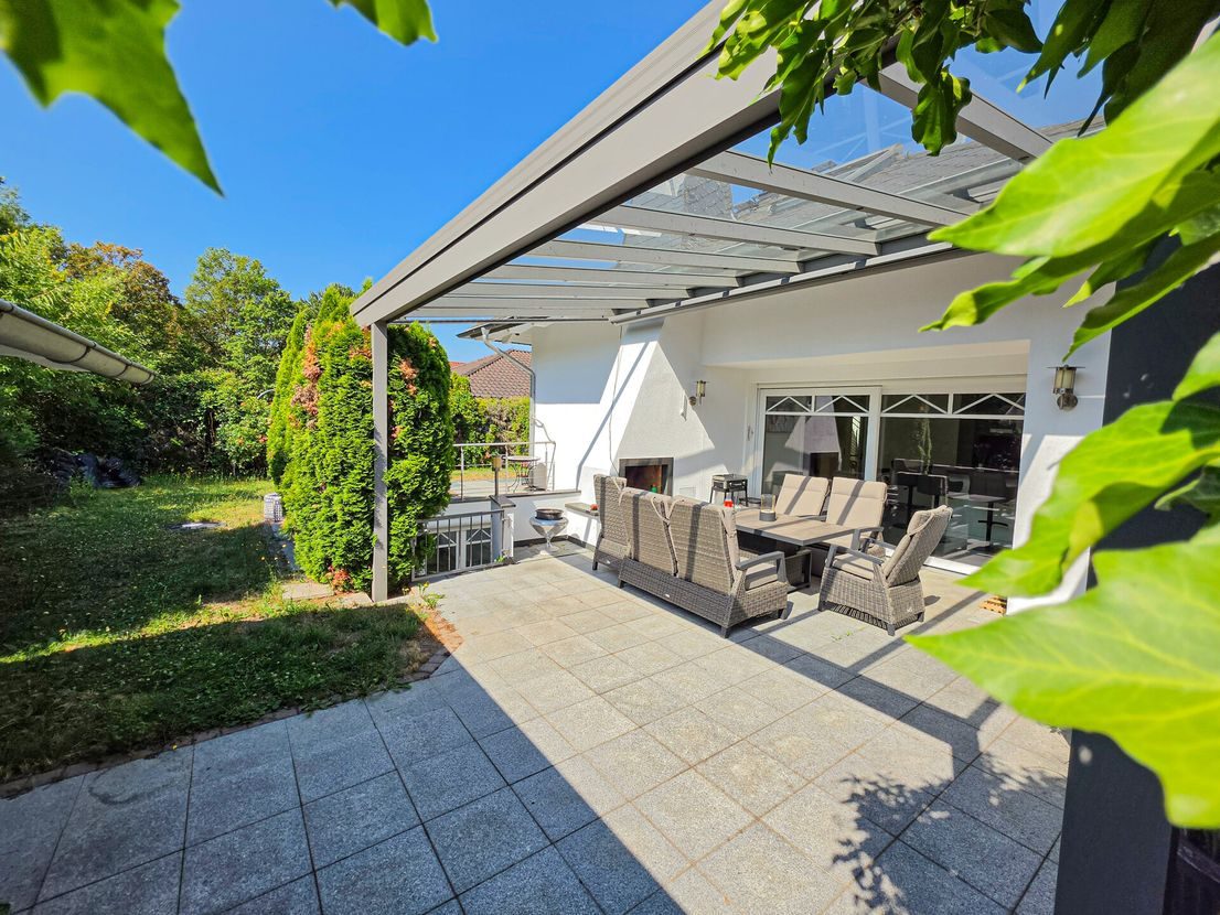 Terrasse mit Pergola
